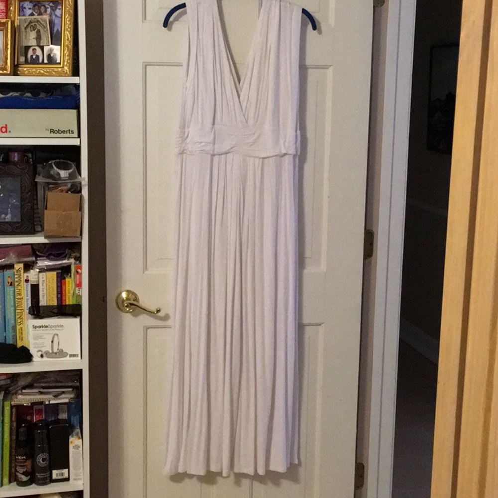 EUC,IMAN,1Xshort, white MAXI dress, lightweight & comfortable,pull on over head.